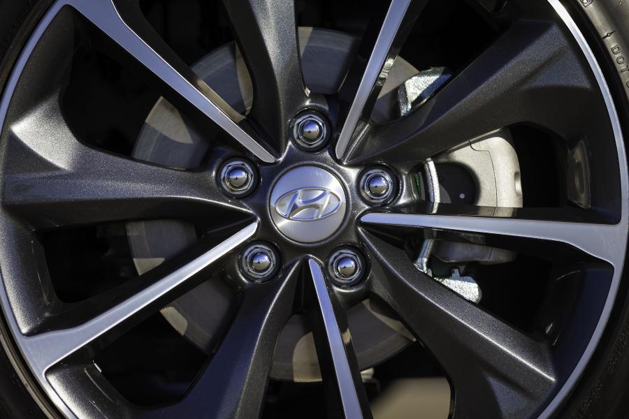 Логотип Hyundai Veloster 2018 года  (NA) (фото 12 из 37)